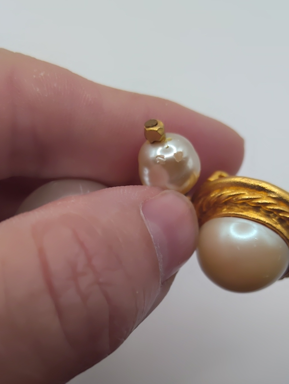 Deanna Hamro Vintage Faux Pearl Chunky Clip On Earrings - Picture 6 of 8